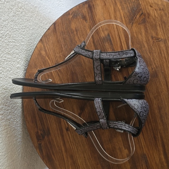 Guess Womens Thong T strap Sandals Gray/ Black Rhinestone bling tongs chic sz.10 - Picture 10 of 15